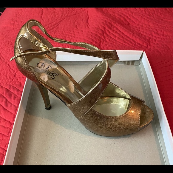 Gold Patent Heels - Picture 2 of 5